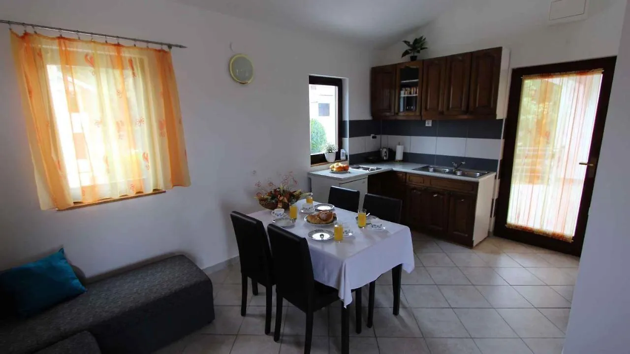Apartments In Malinska/Insel Krk 34609
